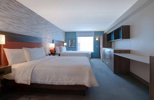 Pensacola Hotel | Gulf Breeze 2 Queen Studio w/Breakfast & Pool
