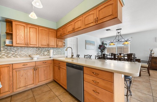 Pinebrook Estates House | Gulf Coast Get-Away! Heated pool, sleeps 10! 69th