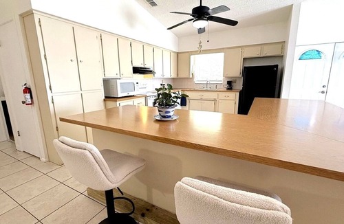New Port Richey House | Gulf Coast Hideaway. 2BR · Near Beach & Downtown