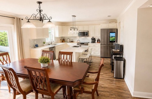 Ruskin House | Gulf Ocean Breeze Escape Spacious 4-bedroom house
