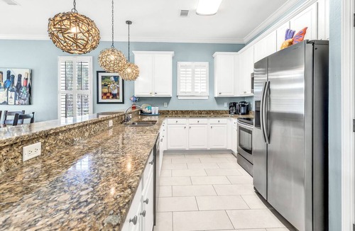 Gulf Place Condo | Gulf Place 1B - Stylish condo, pool, tennis, deeded beach access!