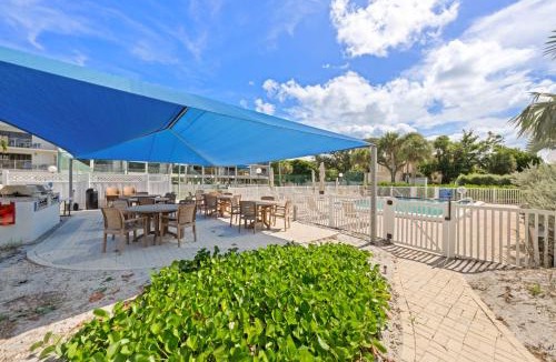 Longboat Key Apartment | Gulf Tides of Longboat Key by Coolvacay