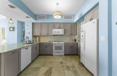 Thomas Drive Condo | Gulfcrest 19th-Floor | Beachfront | Huge Balcony