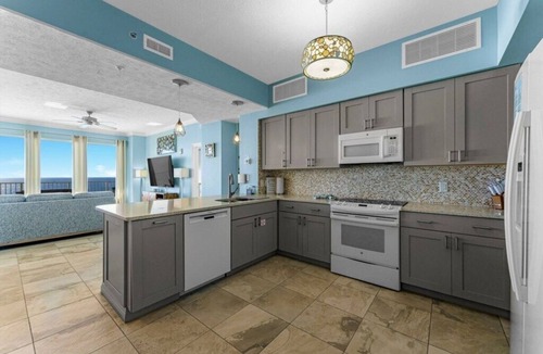 Thomas Drive Condo | Gulfcrest 19th-Floor | Beachfront | Huge Balcony