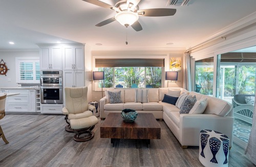 Mid Island House | 🌴 Gus’s Getaway: Heated Pool, 4 Min Walk to Beach, Pet Friendly!