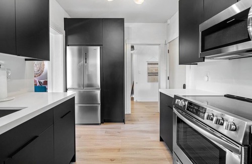 Flamingo Parks Apartment | Hacienda Flamingo Unit 2 - Expansive 3BR Retreat with Style & Comfort