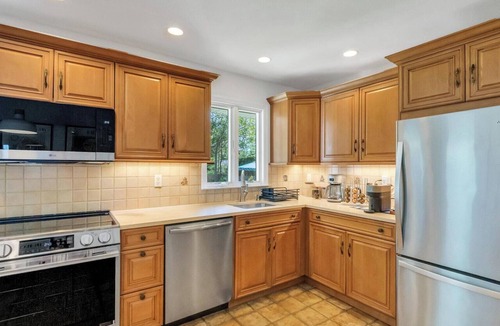 Hampton Bays House | HAMPTON BAYS HOME MINUTES FROM SOUTHAMPTON VILLAGE, SHINNECOCK BAY, OCEAN.