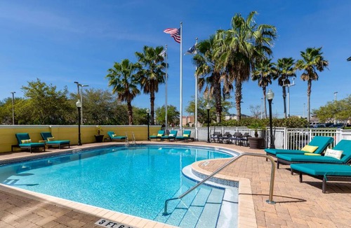 Southside Hotel | Hampton Inn & Suites Jacksonville Deerwood Park