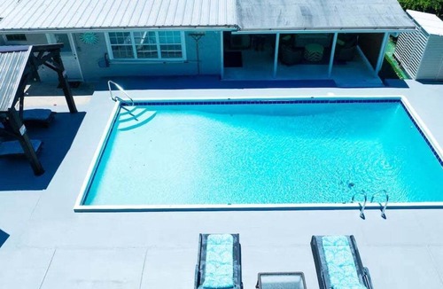 Woodlawn House | Happy OURS 206–Pool Near Beach–Sleeps 6