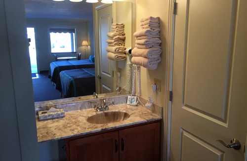 Frankfort Hotel | Harbor Lights Resort