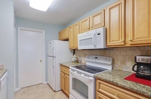 Harbour Town Condo | Harbour Views/Queen Bed/1St Floor/1BR Flat w/Sofa Bed/New Walk-in Shower