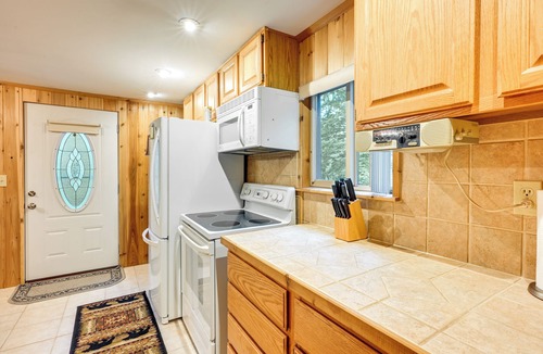 Harrison Cottage | Harrison Cabin w/Fire Pit & Elbow Lake Access!