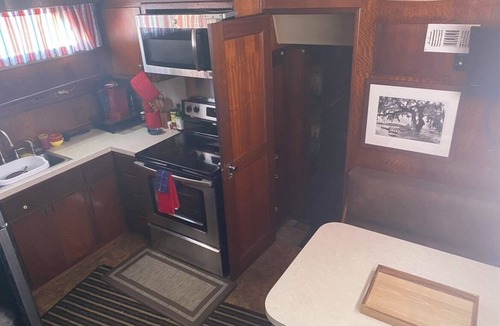 New Town Boat Rental | Hatteras Sleeps 8 & SelfDrive 20' Pontoon Fishing Lobstering Snorkeling Sandbar