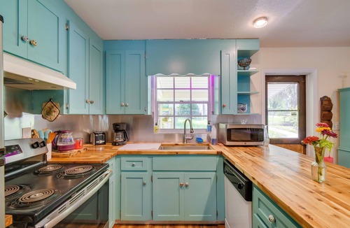 Hawthorne House | Hawthorne Retreat w/Casita + Lake Winnott Access!