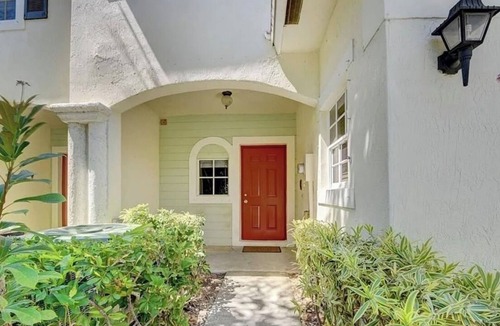 Lake Worth Corridor House | Healthcare travelers housing