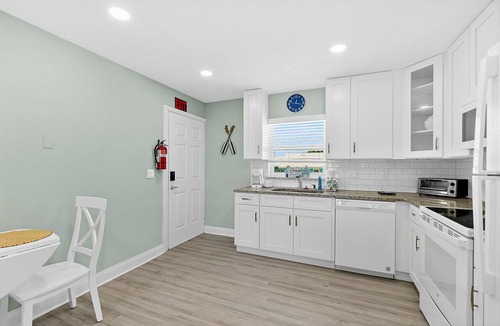 Flagler Beach Condo | Heart of Flagler Beach-1 Blk 2 Beach-Pets Permitted-Walk EVERYWHERE!