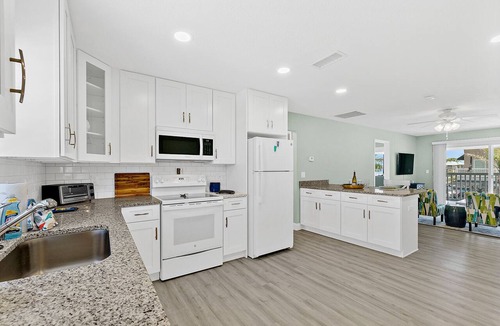 Flagler Beach Condo | Heart of Flagler Beach-1 Blk 2 Beach-Pets Permitted-Walk EVERYWHERE!