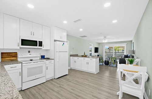 Flagler Beach Condo | Heart of Flagler Beach-1 Blk 2 Beach-Pets Permitted-Walk EVERYWHERE!