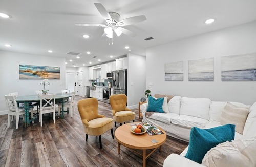 Arlington House | Heart of JAX New Built Bungalow 4BR Cozy Retreat! Mins to Beaches & Town Center!