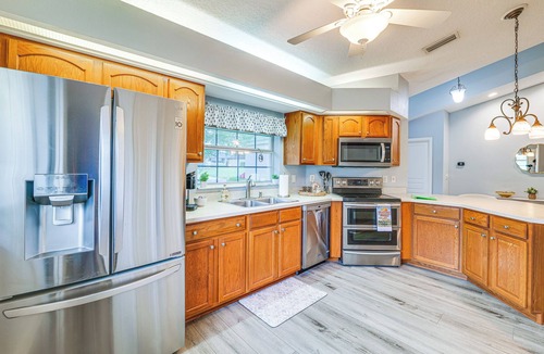 Tavares House | Heart of Lake County! Family Escape w/Lanai, Pool
