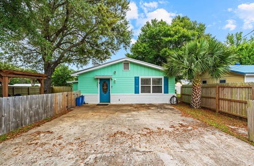 El Centro Beach House | Heart of PCB! Walk to White Sandy Beaches, Spacious Family 3BR
