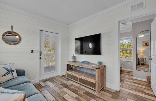 Bay Esplanade House | Heated POOL- 2 Houses to BEACH- Coastal Upper Unit