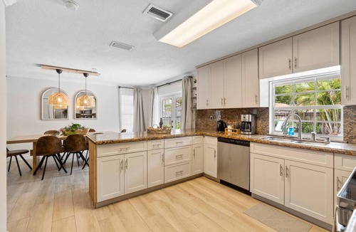 University Park House | Heated pool 5BR/2.5BT-BBQ-Fit 14