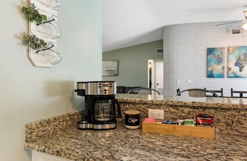 Anona House | Heated Pool & Beach Days, Cozy 3bd Family Home, Games