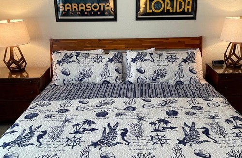 Trailer Estates Apartment | Heated Pool, Bunk Beds, King Bed, Huge TV, Marina, Tiki Bar