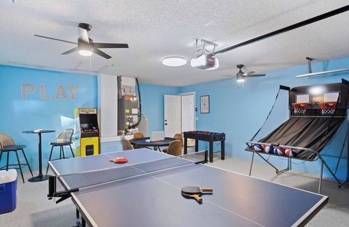 Seminole House | Heated Pool Game Room 3 King beds Beach 8min