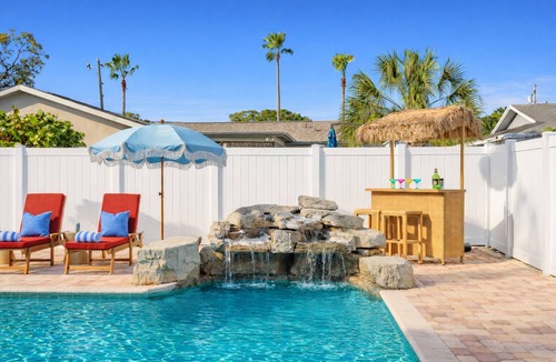 Seminole House | Heated Pool Game Room 3 King beds Beach 8min