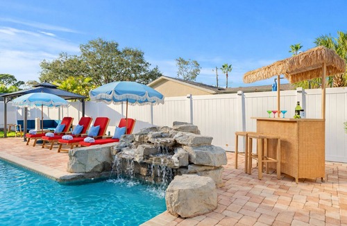 Seminole House | Heated Pool Game Room 3 King beds Beach 8min