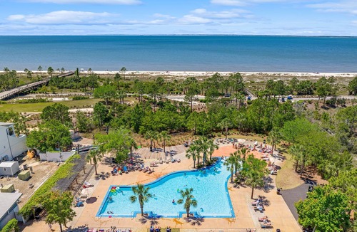 Port St. Joe House | Heated Pool ▪︎ Golf Cart ▪︎ Beach Gear《 Family Home in Port St. Joe