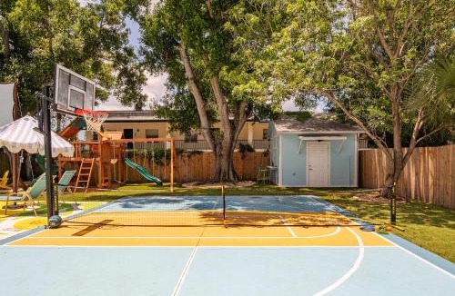 Largo House | Heated Pool Playground Mini Golf Sports Court