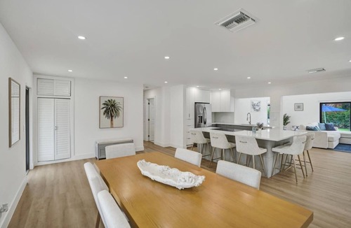 Tropic Palms House | Heated Pool Putting Green 5 Min to Beach