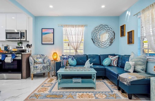 Delray Beach House | Heated Pool, Tiki Hut, Huge Yard, Bar, Walk 2 Ave