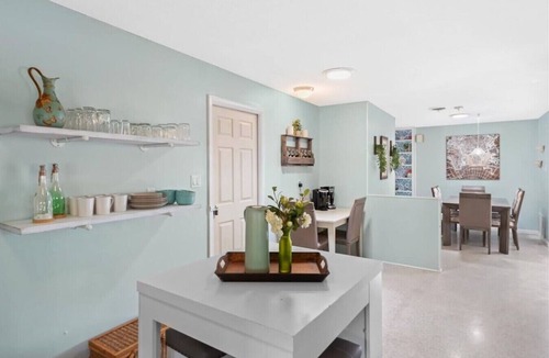 Historic Downtown Melbourne House | Heated Pool, Walk Downtown - Palm Paradise