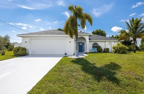 Mariner House | Heated Pool, Waterfront, Quiet, restaurants, beaches, sleeps 6-Villa Cape Haven
