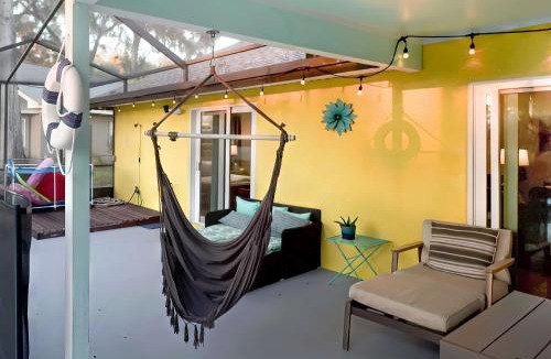 Palm Harbor House | Heated Pool with Lanai- 10min from Beach- Lots of amenities