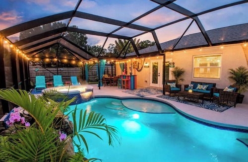 Vero Beach House | Heated Saltwater Pool Oasis + Hot Tub & Tiki Bar - Pet Friendly. Beach escape!