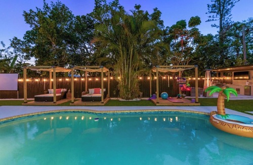 South Bradenton Villa | HeatedPool HotTub OutdoorKitchen/Theater/Games