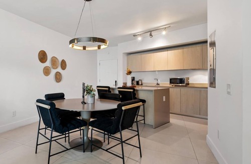 Hollywood South Central Beach Condo | Heavenly Ocean Views 1 Bedroom Paradise