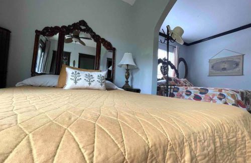 Coral Way House | Heavenly Suite in Little Havana Free Parking