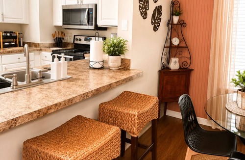 Airport North House | Hello sunshine Stylish Retreat Private Garage 3 miles MCO