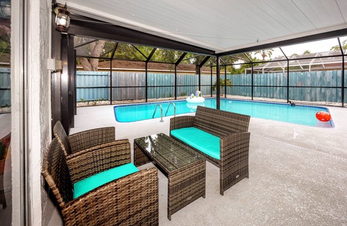 Pinebrook Estates House | Hibiscus16 Heated Pool Mins to Beaches 2 mins walk to Pickleball/Tennis court