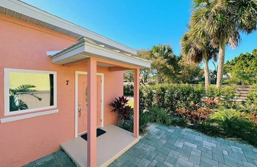 Boardwalk House | Hidden Beach Bungalow - Walking distance to the beach, shops and great eats!