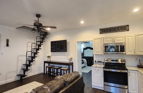 St. Cloud House | Hidden Country Gem right next to Medical City!