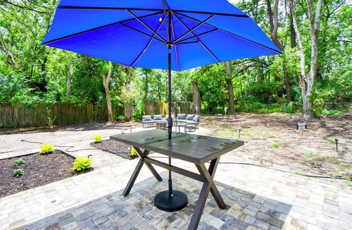 Southside House | Hidden Gem- 3500+SQFT Home- Mins to everything!