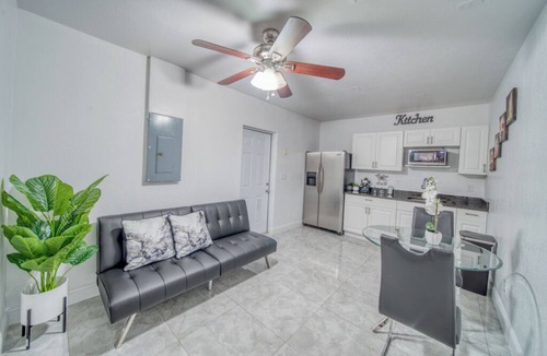 Burnt Store Apartment | Hidden Gem New - Cozy Apt/W Jacuzzi - Private Entry.