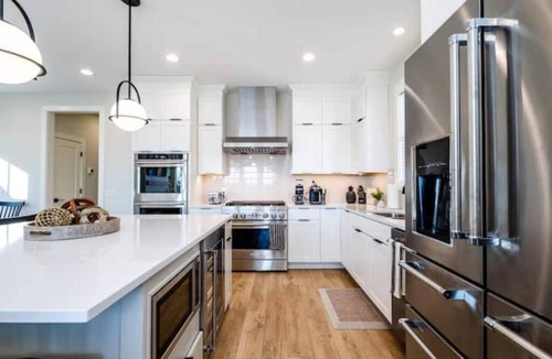 Saint Joseph House | High End Home on Water & Pool! 7 night minimum. Sunday to Sunday